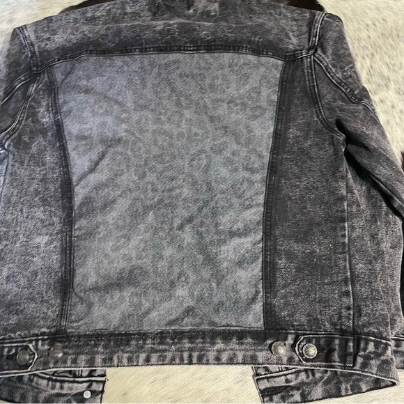 Crazy Train Black Acid Wash Jean Jacket Medium - Picture 2 of 7